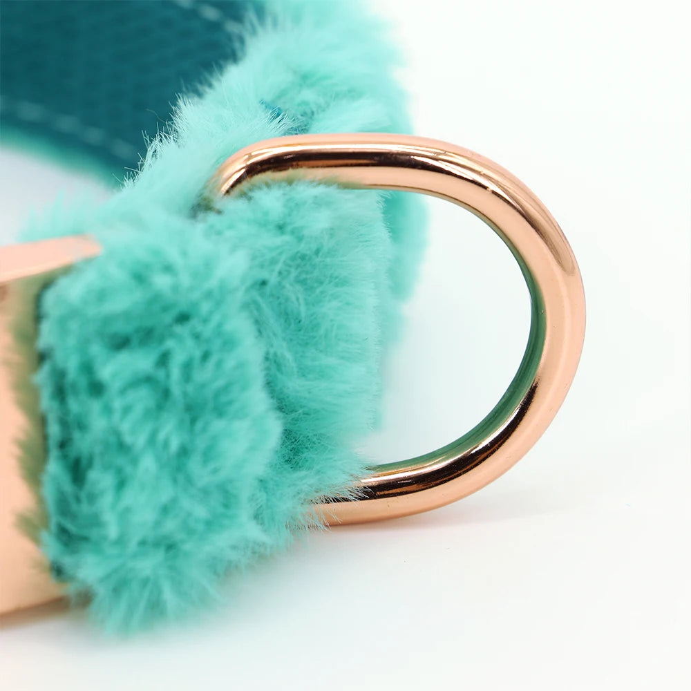 Gepersonaliseerde Teddy Halsband – Warm, Zacht en Veilig