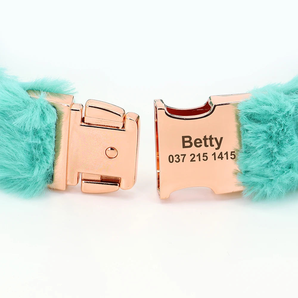 Gepersonaliseerde Teddy Halsband – Warm, Zacht en Veilig