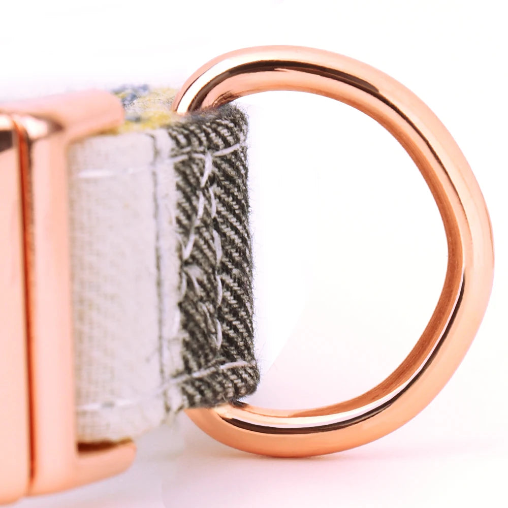 Personalisiertes kariertes Halsband mit Schleife – Stilvoller und bequemer Look für Ihr Haustier