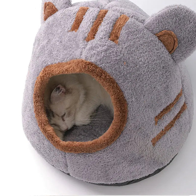 Niedliches Katzenbett mit Bärenkopf – warme, gemütliche Höhle für ultimativen Komfort