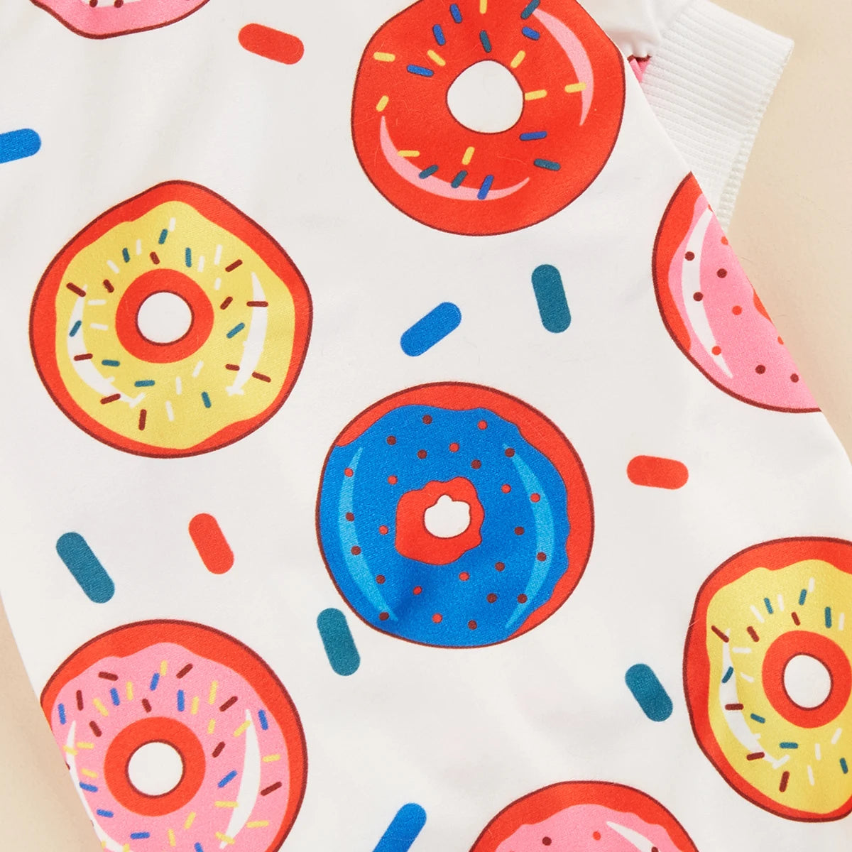 Hunde-Jumpsuit mit Donuts – Weich und warm für deinen Hund