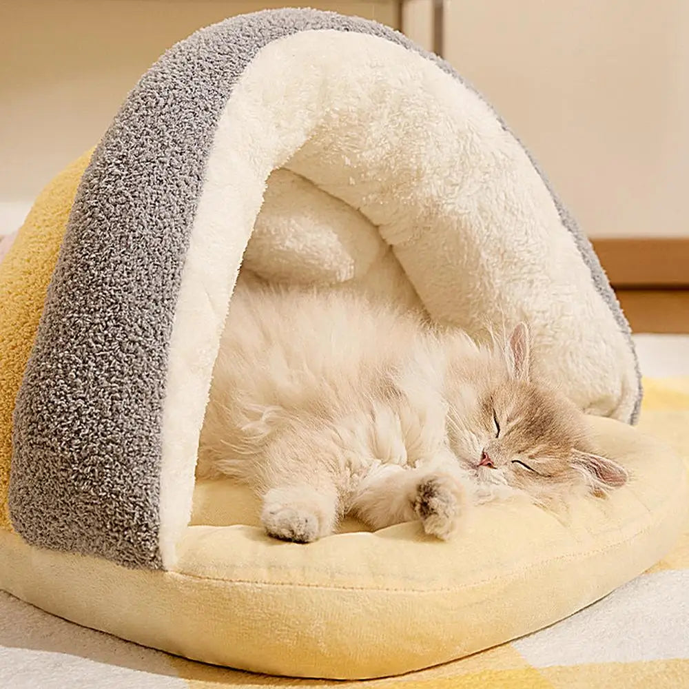 Katzenbett in Pantoffelform – Warmes und bequemes Nest für Ihre Katze