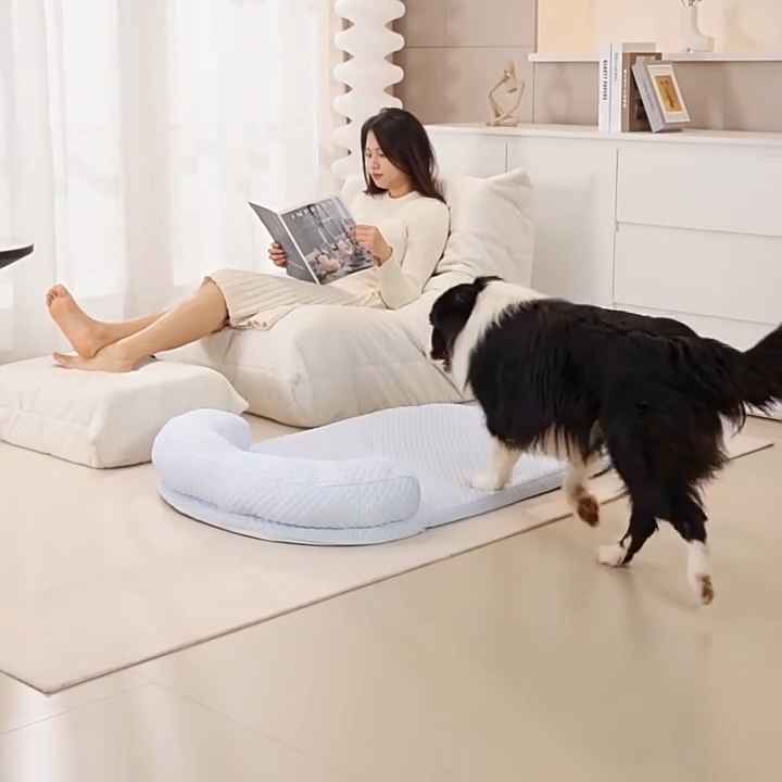 Honden Koelmat met Neksteun – Uitwasbaar, Verfrissend & Praktisch