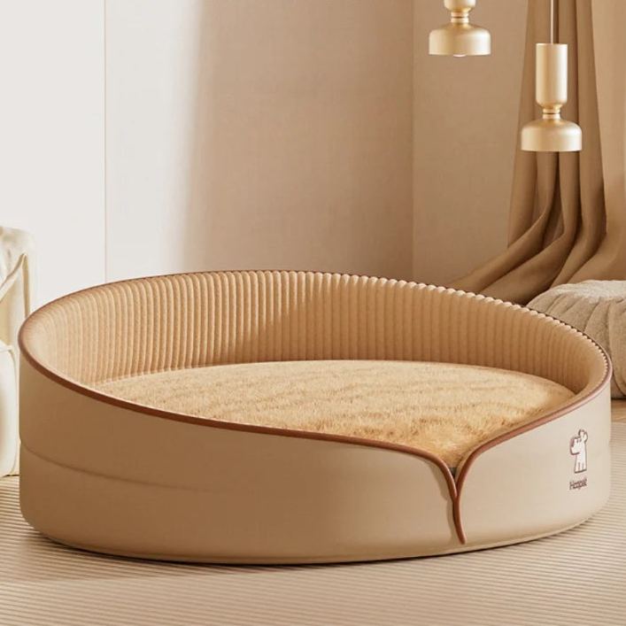 Superblød hundeseng i fleece – perfekt til dyb afslapning