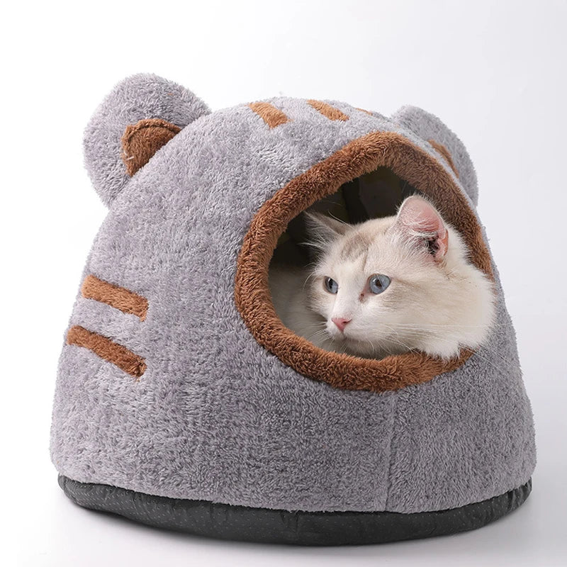 Niedliches Katzenbett mit Bärenkopf – warme, gemütliche Höhle für ultimativen Komfort